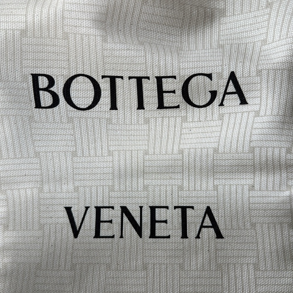 Bottega Veneta Ivory Drawstring Pouch - Picture 2 of 3